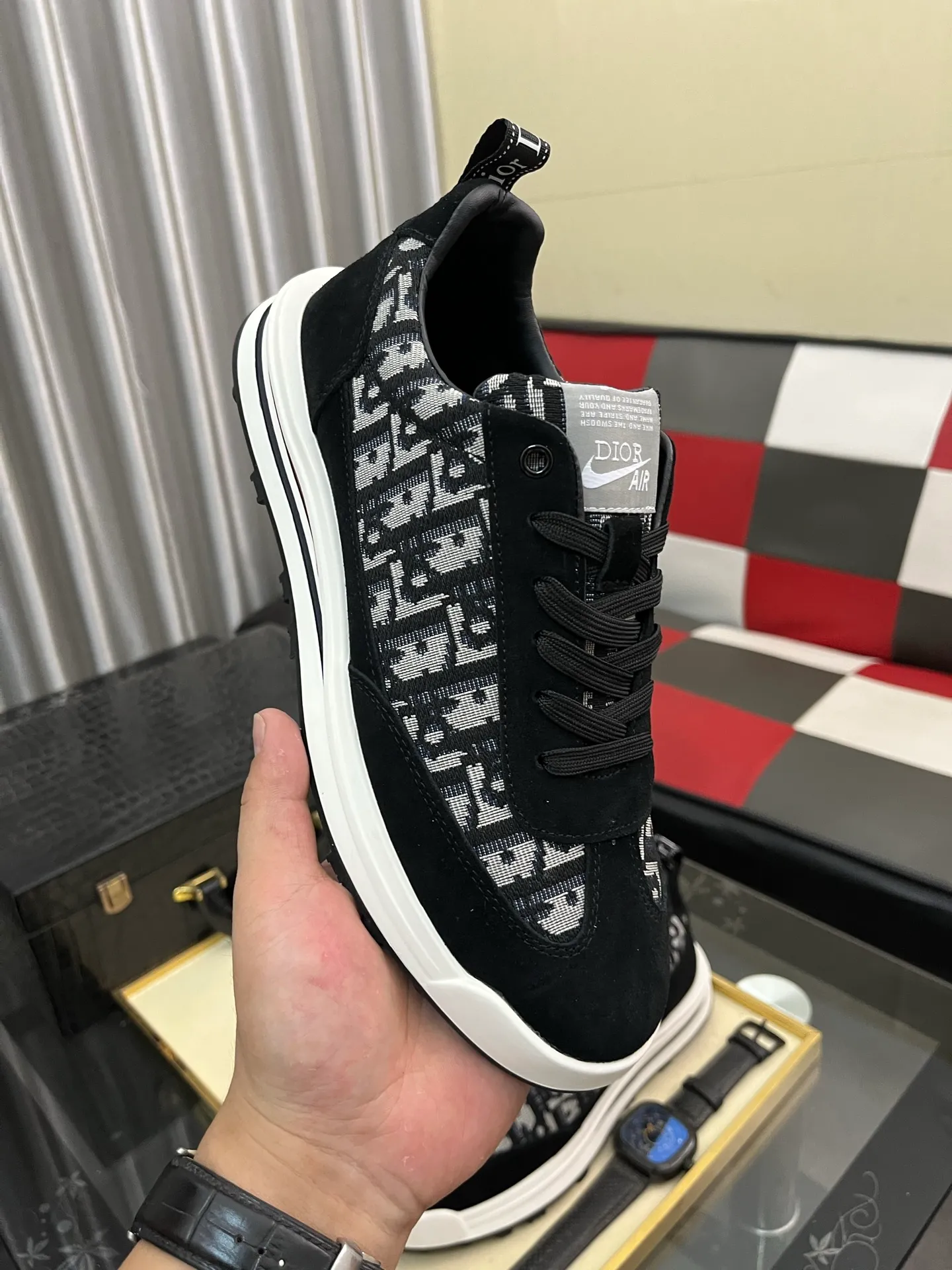 Men's shoes💰420⌚️⌚️[Dior] Dior's new men's genuine leather casual shoes, the highest version on the market, any comparison is welcome🆚! The original leather has excellent texture and is super high-end! Fetal sheep net lining imported from Italy, removable pad! Luxurious materials and fine workmanship, highly recommended! Code number: 38-443️⃣Colors available